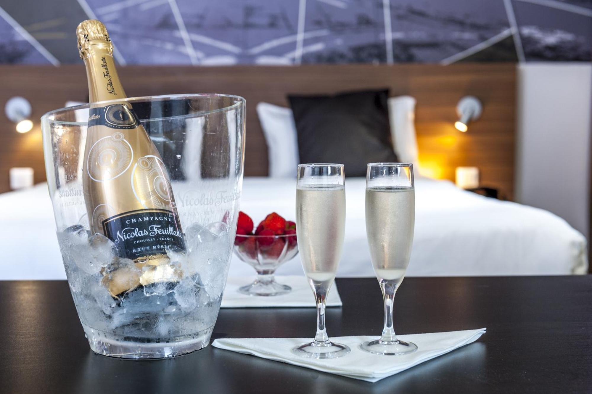Brit Hotel Toulouse Colomiers - L'Esplanade ภายนอก รูปภาพ